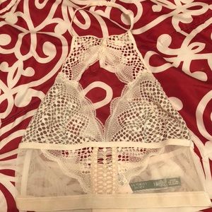 Brand new Victoria secret bralet✨